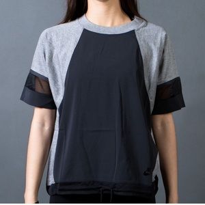 Nike Women’s Bonded Tech-Pack Tee (S) EUC